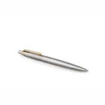 Smooth writing with stainless steel Parker Classic.