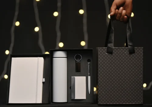 5-in-1 corporate gift set in a black box with a white notebook, thermos, accessories, and a matching gift bag.